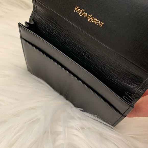 Yves Saint Laurent - Picture 5 of 7